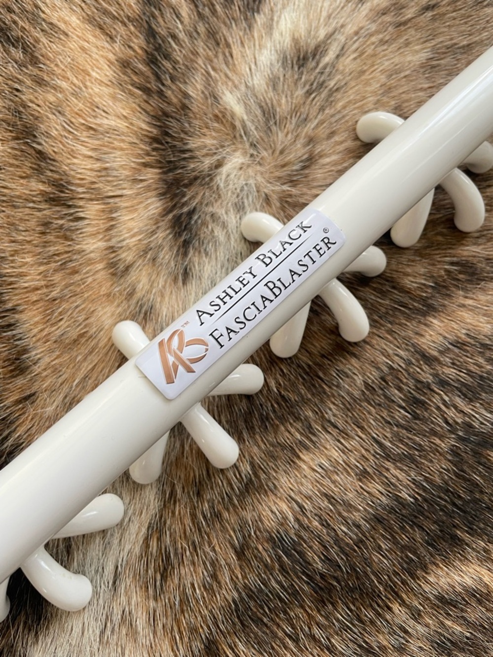 Ashley Black FasciaBlaster Handheld Massager - Cream